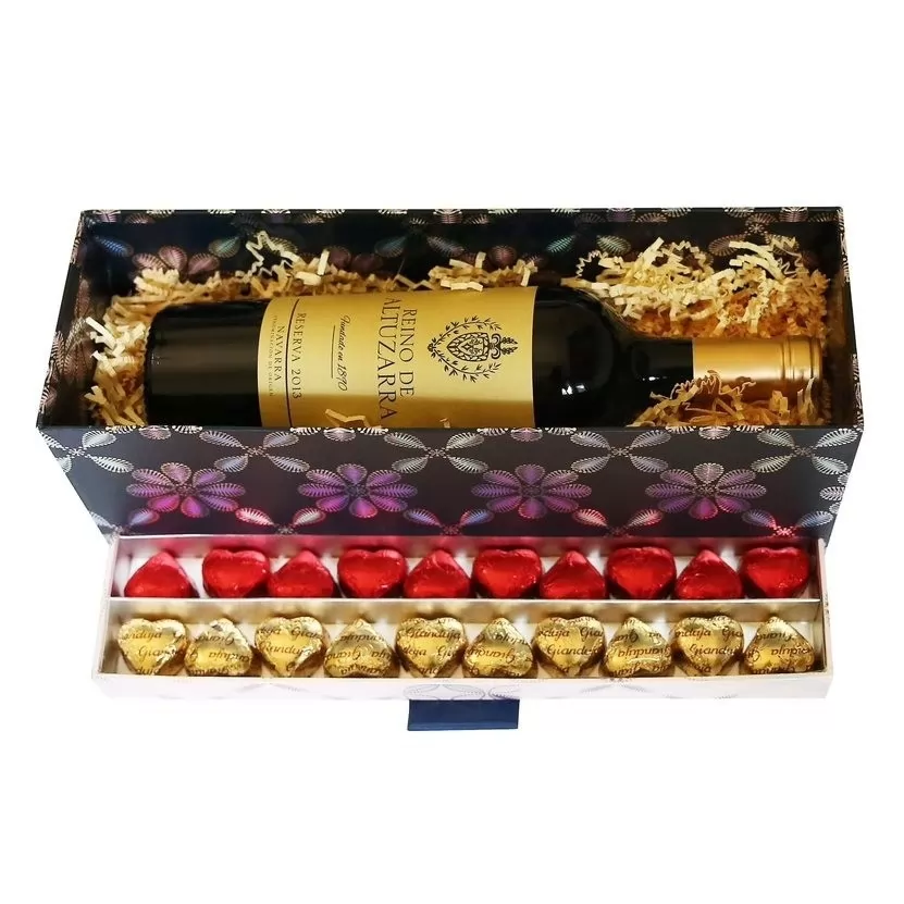 Pachet cadou vin rosu si ciocolata Valentino Sumptuous Gift